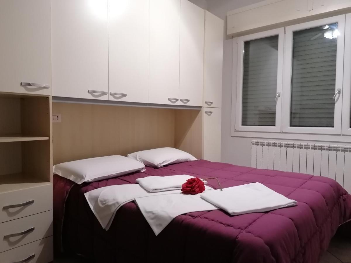 Villa Glori Affitto Camere Monolocali คาร์ปิ ภายนอก รูปภาพ