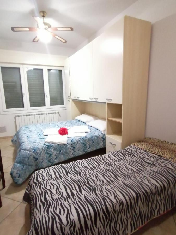 Villa Glori Affitto Camere Monolocali คาร์ปิ ภายนอก รูปภาพ