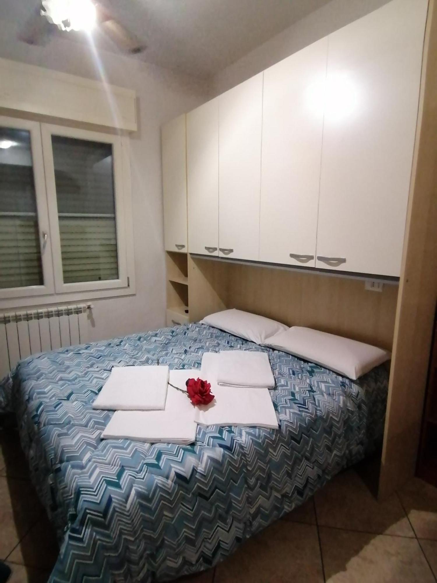 Villa Glori Affitto Camere Monolocali คาร์ปิ ภายนอก รูปภาพ