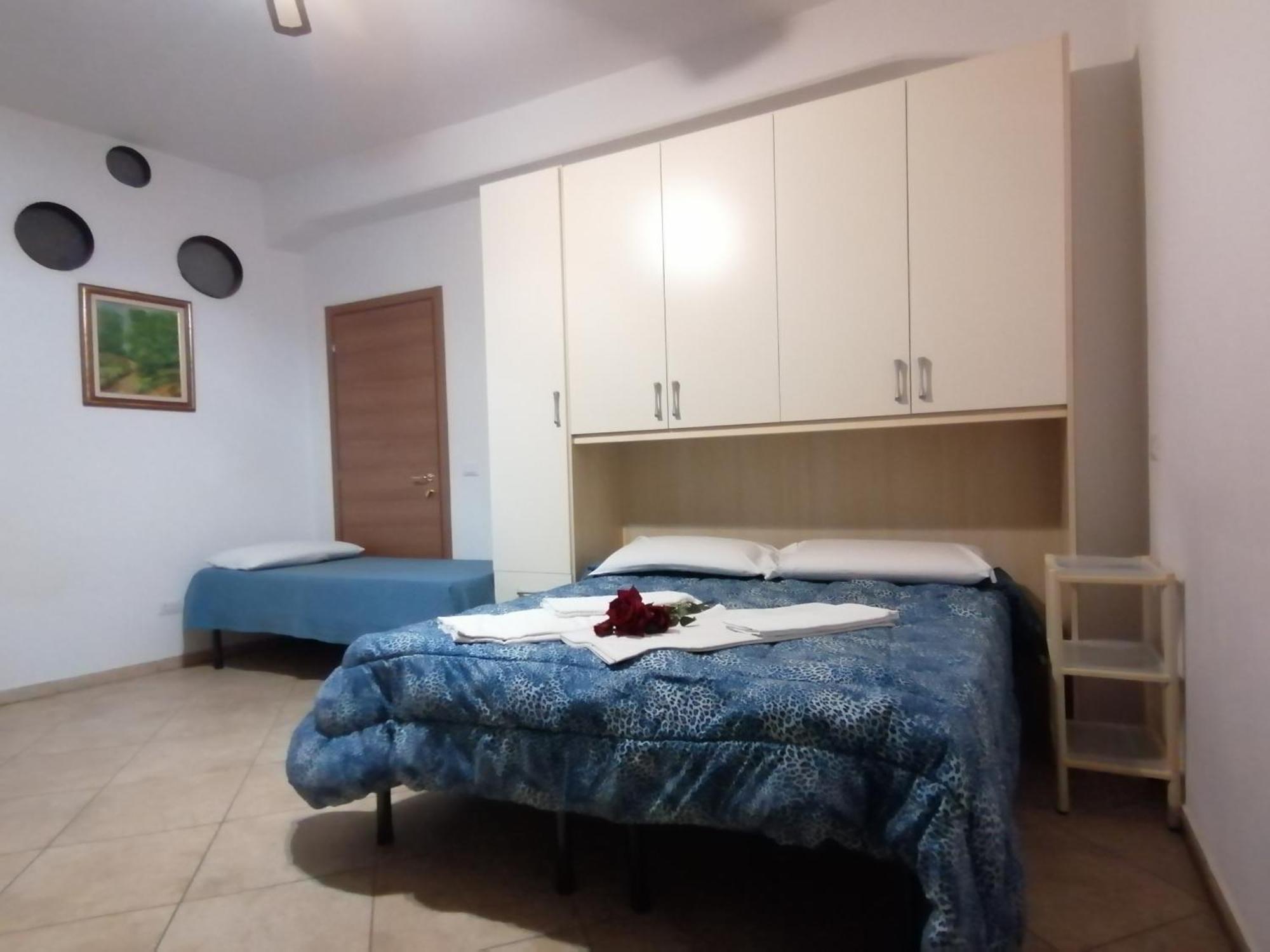 Villa Glori Affitto Camere Monolocali คาร์ปิ ภายนอก รูปภาพ