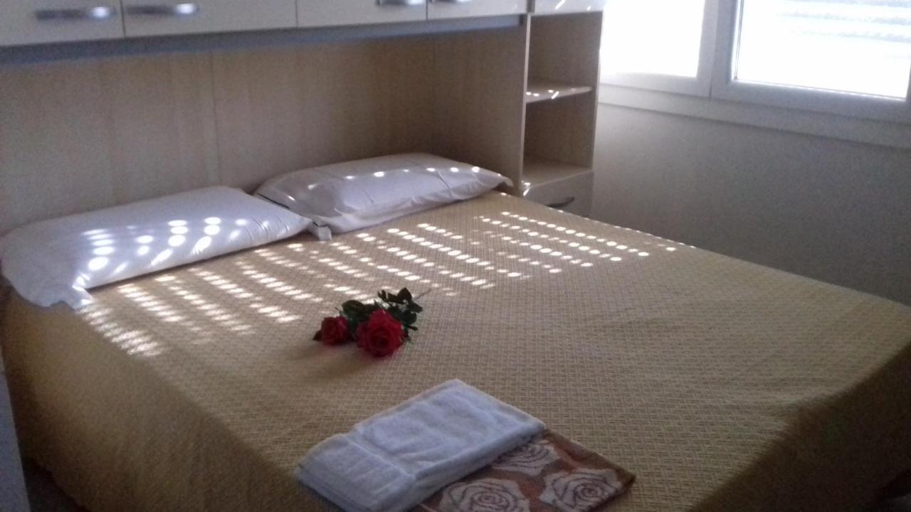 Villa Glori Affitto Camere Monolocali คาร์ปิ ภายนอก รูปภาพ