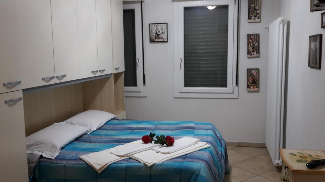 Villa Glori Affitto Camere Monolocali คาร์ปิ ภายนอก รูปภาพ